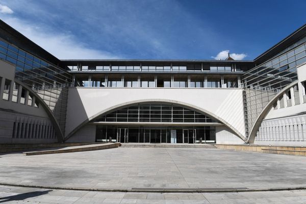 Un homme de 50 ans était présenté, ce mercredi 8 janvier, devant le tribunal de Besançon pour plusieurs agressions sexuelles sur sa fille et sa belle-fille.