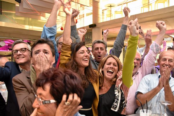 La joie des partisans d'Emmanuel Macron au premier tour de l'élection présidentielle