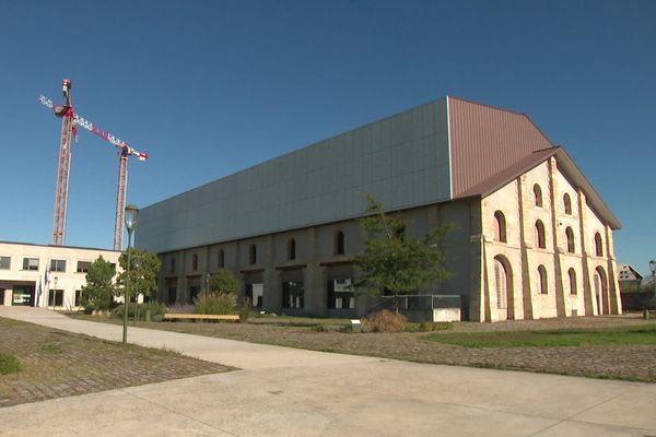 Les archives de Bordeaux Métropole sont situées rive droite dans le quartier Darwin en pleine mutation.