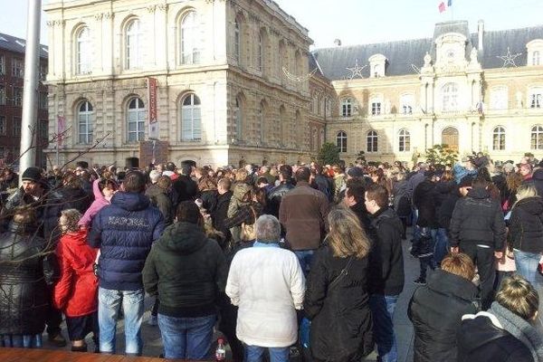 Rassemblement des Goodyear et de leurs familles devant la mairie d'Amiens