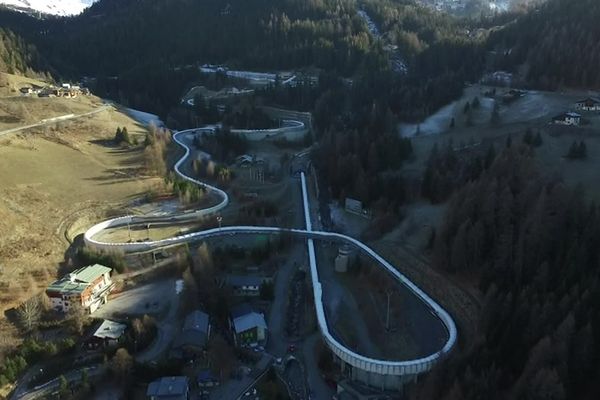 La piste de bobsleigh de la Plagne, en Savoie, doit faire l'objet de travaux de modernisation pour accueillir les Jeux olympiques d'hiver 2030.