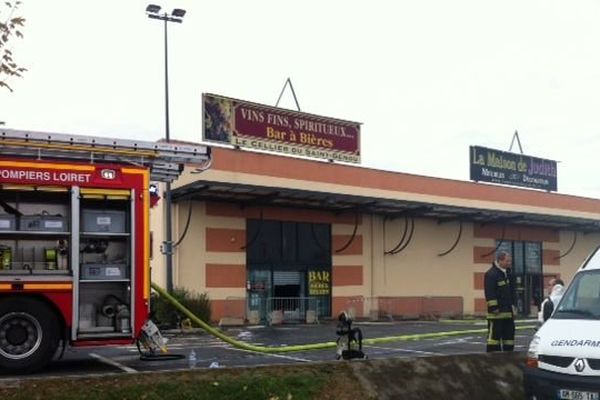 Incendie dans un magasin de spiritueux à Gien (Loiret). Le corps sans vie du propriétaire a été découvert par les pompiers. 