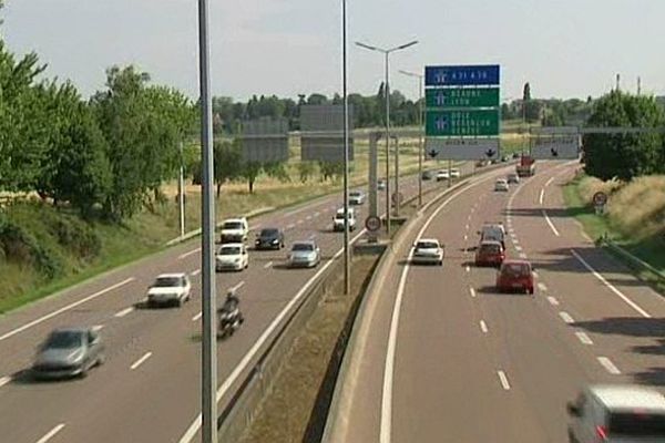 A partir du lundi 8 juillet 2013, la RN 274, qui contourne le nord-est de Dijon, est fermée la nuit jusqu'à 6h le lendemain matin et ce pendant la semaine. 