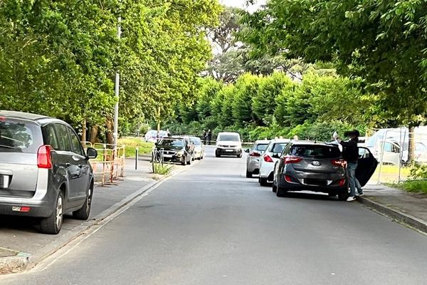 Coups de feu en pleine rue : un homme grièvement blessé par balle à Rennes.