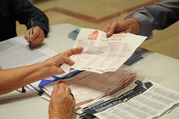 Carole Delga, devance le candidat du Front National d'une courte tête dans le Tarn-et-Garonne.