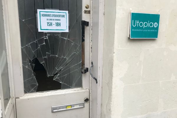 La porte du local d'Utopia 56 a été vandalisée le 22 mai 2023.