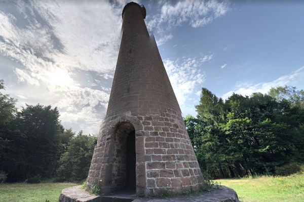 La tour panoramique du Grand Wintersberg (Bas-Rhin) se trouve sur un sommet de 581 mètres et mesure 25 mètres.