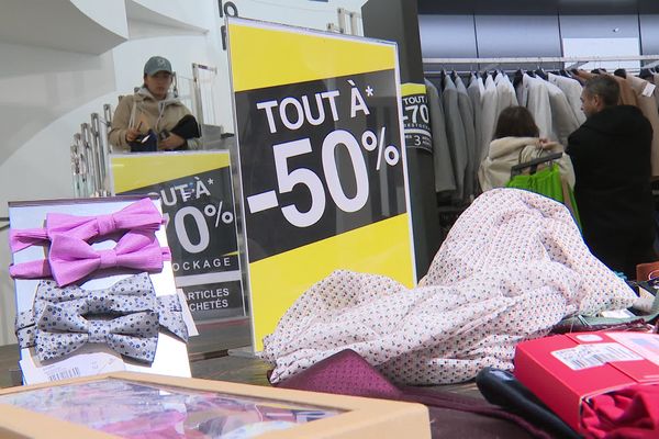 Ce samedi 5 octobre à Belfort, le magasin Gillet-Lafond bradait ses derniers stocks, avant fermeture.