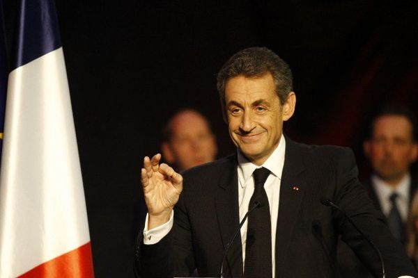 Nicolas Sarkozy peut se réjouir : l'UMP semble avoir retrouvé sa place de premier parti d'opposition (ici lors d'un discours à Dammarie-les-Lys en mars 2015)