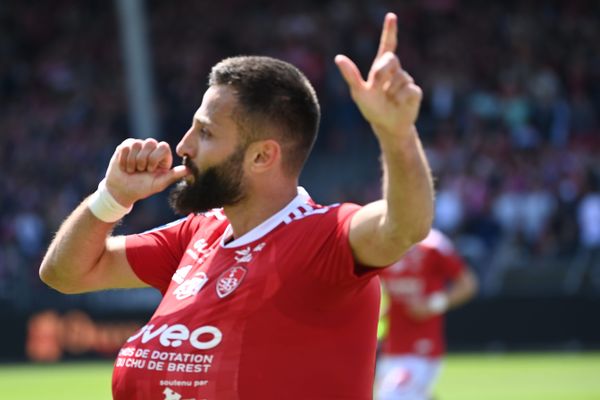 Le Stade Brestois s'est officiellement maintenu en Ligue 1 après sa victoire 2-1 face à Clermont, pour la 36e journée de Ligue 1.