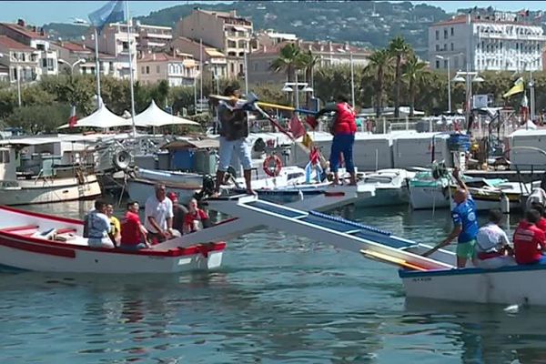 Le Vieux-Port a pris des allures de Moyen-Âge durant cette compétition de joutes provençales. 