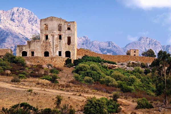 Les ruines du château du prince Pierre à Calenzana