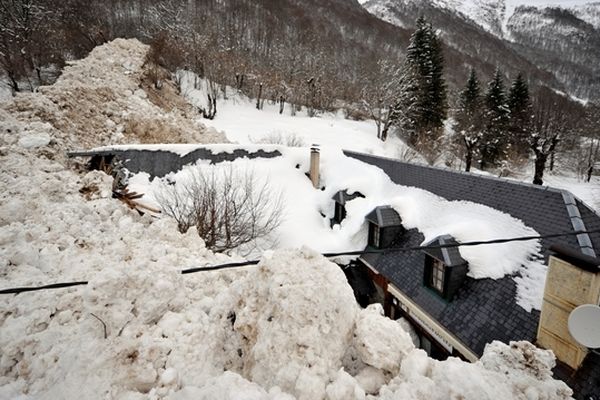 L'auberge a été ensevelie par l'avalanche