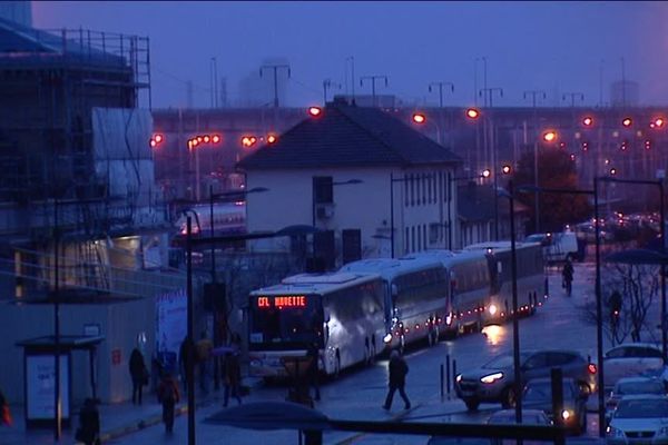 Les TER et TGV français ne vont plus au-delà de Thionville jusqu'à nouvel ordre. Le reste du voyage se fait en TER CFL ou par bus.