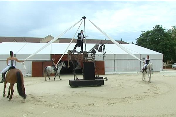 Le Haras National de Cluny a travaillé son nouveau spectacle équestre avec l'appui d'un metteur en scène et d'un comédien