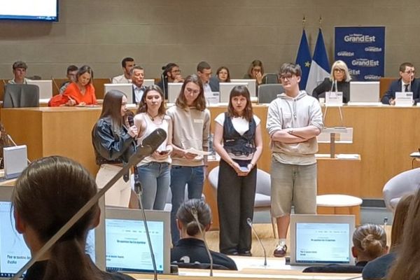 Les élèves de terminale du lycée Chopin de Nancy lors de la présentation de leurs travaux au mémorial de la Shoah lundi 13 mai 2024.