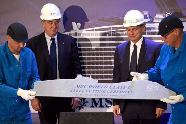 Découpe de la première tôle du MSC Europa