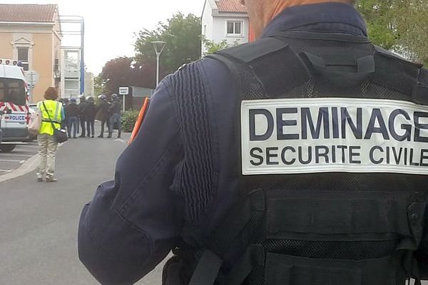 Lattes (Hérault) - exercice de simulation d'un attentat avec des terroristes dans un collège - 13 mai 2016.