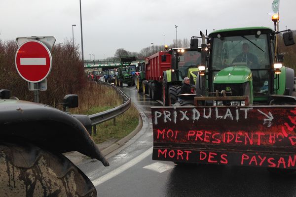 Des centaines de tracteurs ont paradé ce mardi matin dans le Boulonnais.