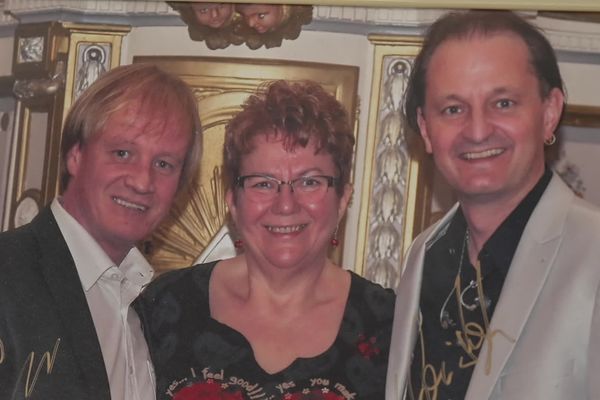 Une photo souvenir de Raymonde Roesch, entourée de ses chanteurs préférés, Mario & Christoph