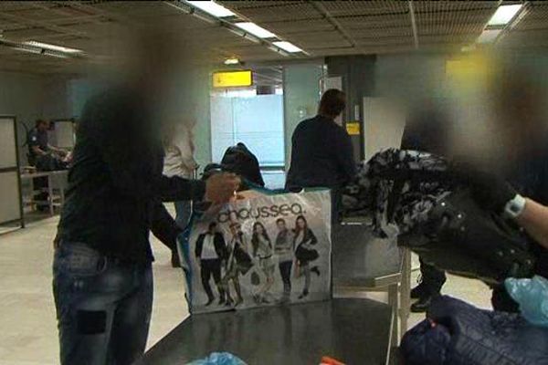 Contrôle de douanes à l'aéroport Marseille-Provence