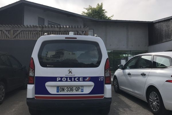 L'unité de psychiatrie ou le patient a été retrouvé en milieu d'après-midi. Retrouvé mort dans son placard à l’hôpital Un homme de 37 ans a été découvert pendu dans sa chambre en psychiatrie à Saint-Nazaire.