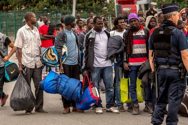 A Calais, des candidats au départ... pour un autre endroit en France.