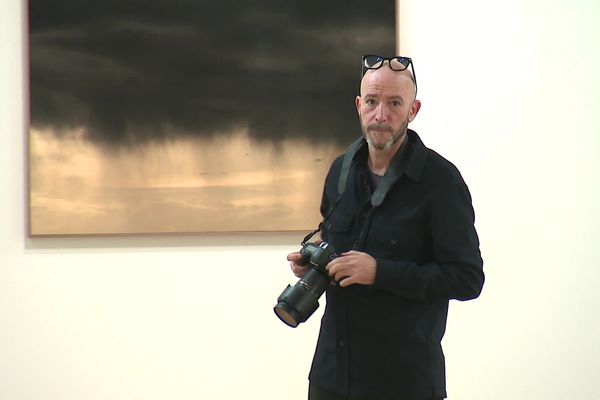 La résilience d'un fils, qui, quarante et un plus tard témoigne par le biais de la photographie. Un moyen d'exorcicer un traumatisme d'enfance.