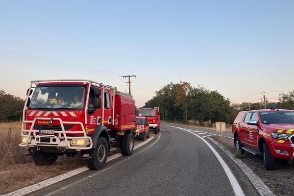 65 sapeurs-pompiers du Tarn-et-Garonne ont été mobilisés pour circonscrire l'incendie déclenché mercredi 23 aout.