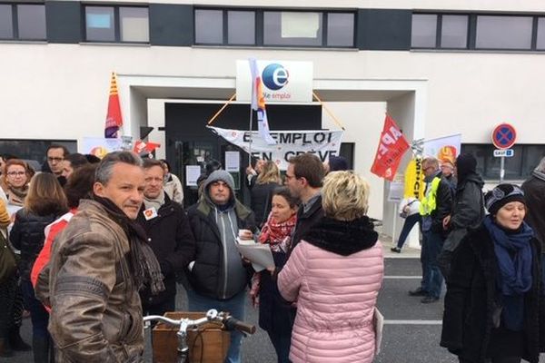 Cabestany (Pyrénées-Orientales) - manifestation des salariés de pôle emploi devant une agence - 20 novembre 2018.