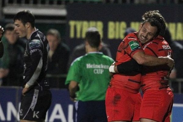 Lionel Beauxis et Maxime Médard après le coup de sifflet final