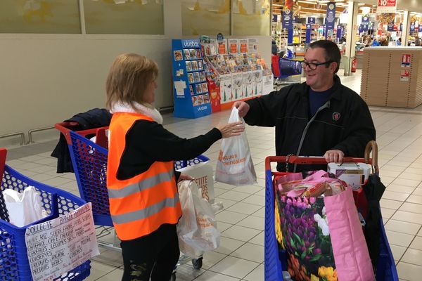 Du 29 au 30 novembre, la Banque Alimentaire collecte des denrées dans les supermarchés / © Sébastien Valente, France 3 Champagne-Ardenne