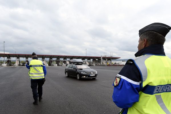 Vitesse, stupéfiants, téléphone portable mais aussi alcoolémie : les gendarmes contrôlent les automobilistes sur l’autoroute (illustration). 