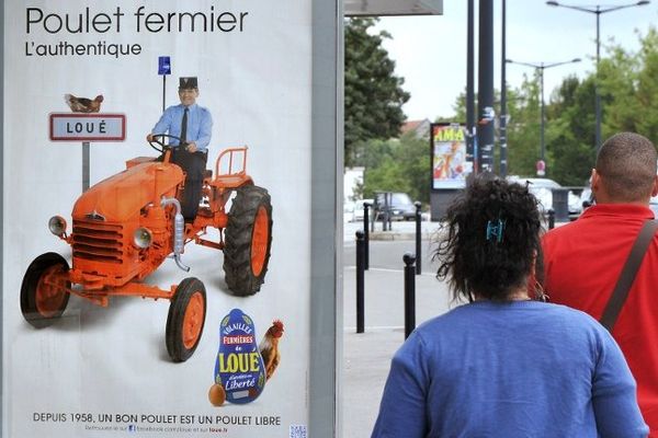 Une campagne publicitaire controversée pour les poulets de Loué en 2012