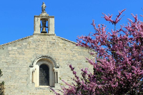 La chapelle des Pénitents à Mèze a été retenue par le ministère de la culture pour être restaurée parmi quelque 2000 édifices en attente de cure de jouvence, en France.