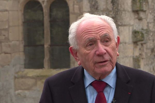 Plus ancien maire de France, ex-président du conseil départemental de l'Aisne et sénateur honoraire, Paul Girod est mort dans la nuit du 27 au 28 septembre 2021 chez lui à Droizy dans l'Aisne.