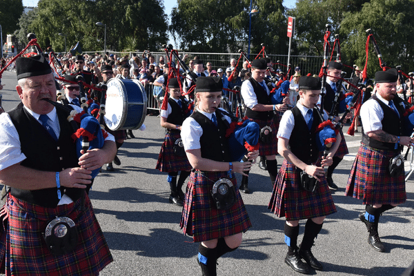 Le Methil & District Pipe Band  s'est joint à la Grande parade des nations celtes ce dimanche à Lorient.