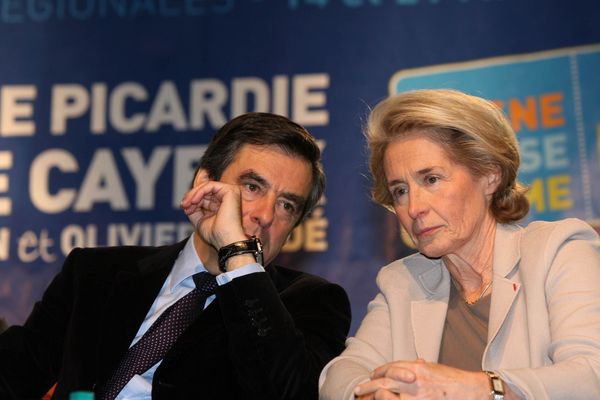 Photo d'archive : François Fillon aux côtés de Caroline Cayeux à Beauvais en mars 2010