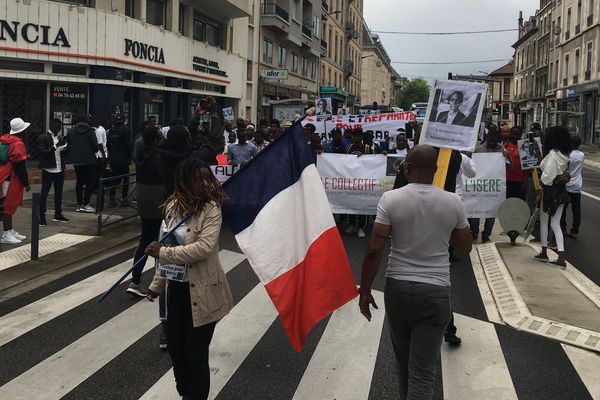 Près de 200 personnes ont marché à Grenoble pour demander justice après la mort de Mamoudou Barry.