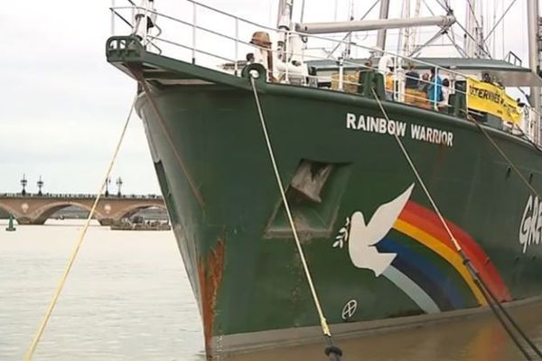 Le rainbow warrior 3, navire emblématique de Greenpeace, est spécialement conçu pour dénoncer les atteintes à l'environnement en mer