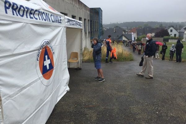 A Laval, l'un des deux centres temporaires de dépistage est installé dans le gymnase Jacques Chamaret. 