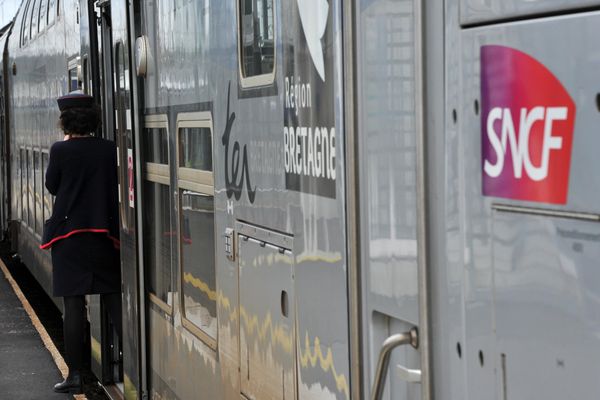 arrêt du trafic ferroviaire ce week-end entre Saint-Brieuc et Brest.