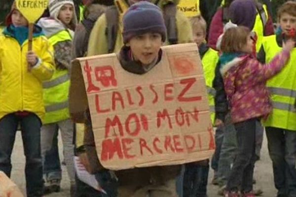 Manif contre les nouveaux rythmes scolaires à Grenoble