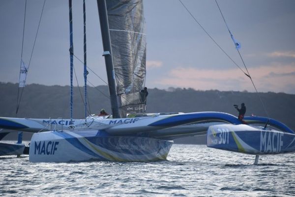 Le trimaran à Brest lors du départ de la course Brest Atlantiques le 5 novembre.