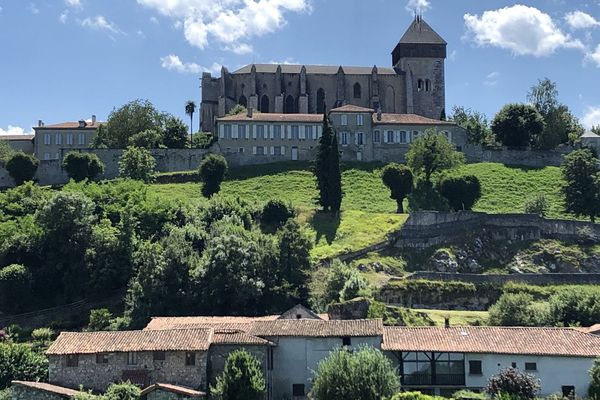 Saint-Bertrand-de-Comminges pourrait devenir le village préféré des Français