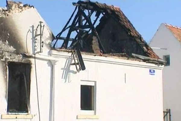 L'incendie a ravagé cette ferme de la rue Charles Bollard à Campagne-les-Hesdin. 