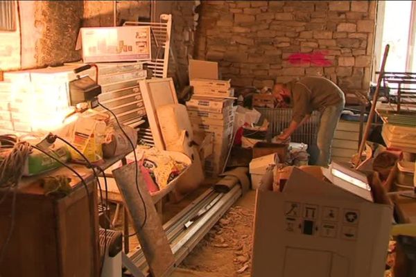 Nicolas Perrin dans sa maison inachevée de Calvisson (Gard)