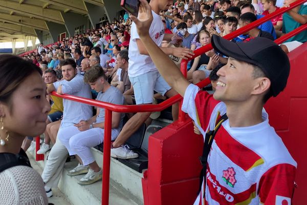 Ikuo Yamamoto, supporter japonais et amoureux de la France est aux anges lors de l'entrainement de l'équipe nipponne.