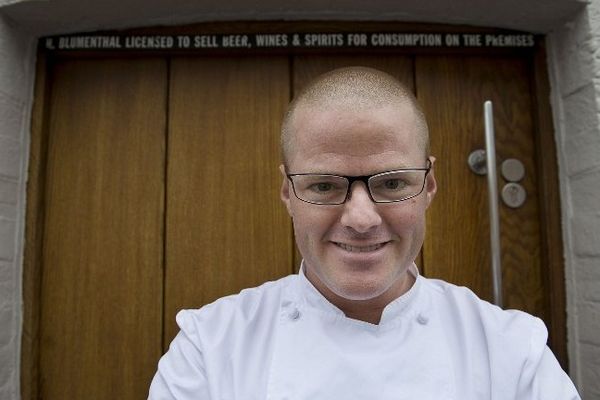 Heston Blumenthal, jeune chef britannique, 3 étoiles au Michelin, choisit à son tour de bannir le foie gras de la table de son célèbre établissement "The Fat Duck"