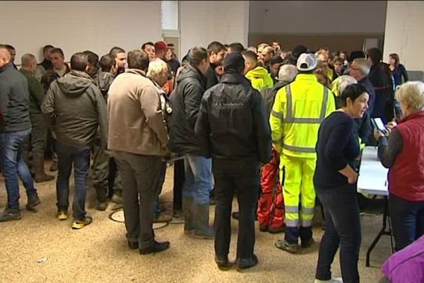 Plus de deux personnes se sont bénévolement mise à la disposition des secours pour participer aux battues afin de retrouver le petit Timéo. L'enfant de 7 ans, porté disparu dimanche après-midi et retrouvé lundi matin dans la nature, dans le secteur de Montpeyroux, dans l'Hérault. 